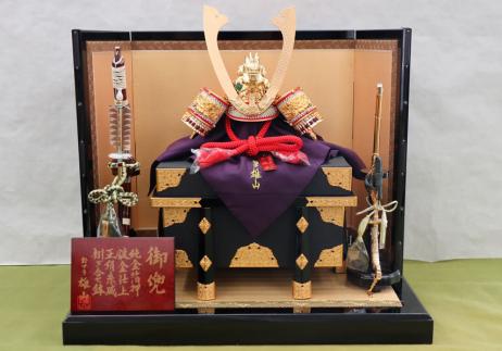 鈴甲子雄山作 12号純金箔押し赤糸縅兜平台飾り-1