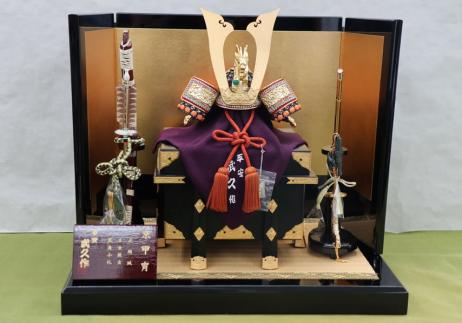 平安武久作 12号黒小札朱赤糸威し一枚物兜平台飾り-1