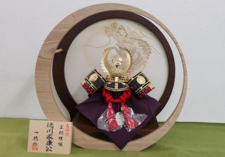 一徳作 5号徳川家康月型台飾り-1