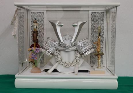 白銀兜アクリルケース飾り-1