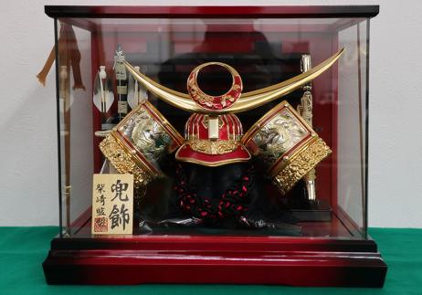 真紅日輪上杉ガラスケース飾り-1