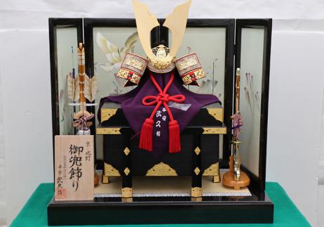 平安武久作 15号 黒小札赤糸威し一枚物兜平台飾り-1