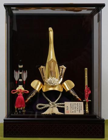 大越忠保作 五分之一 前田利家公之兜アクリルケース飾り-1