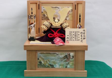 一徳作9号純金箔押し竹雀兜収納箱飾り-1
