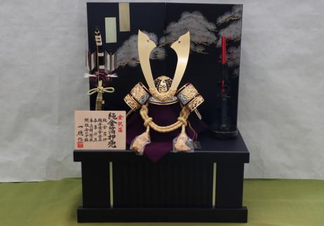 一徳作9号純金箔押し兜収納箱飾り-1