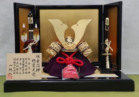 一徳作８号竹雀純金箔押し兜平台飾り-1